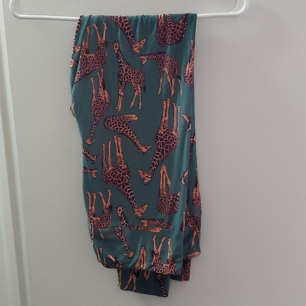 LuLaRoe Tall & Curvy Giraffe Print Leggings